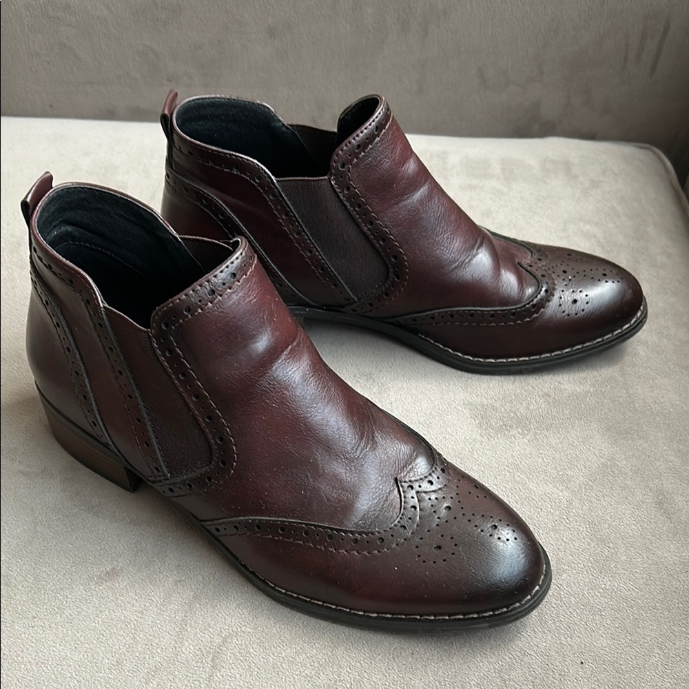 Women’s Brown Leather Chukka Boots